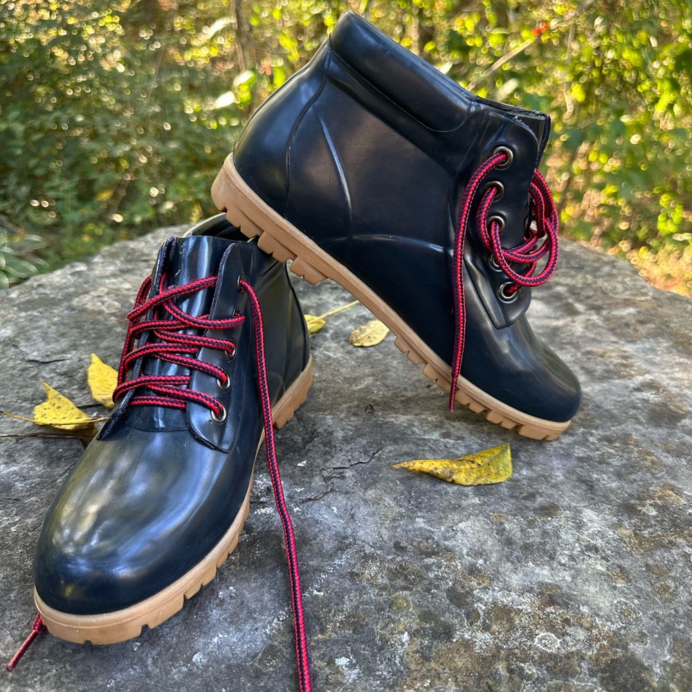 NWOB Lands End Lace Up Rain and Hike boot size 7